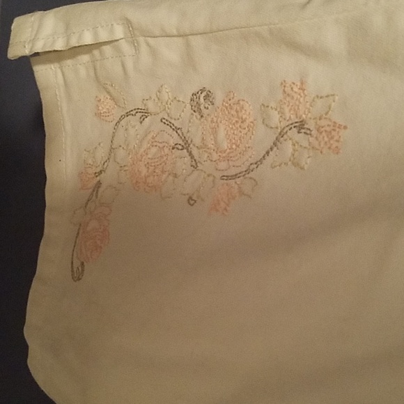 White capris brand-new - Picture 3 of 3